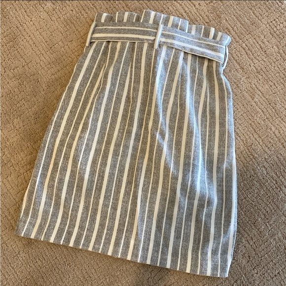 H&M Skirt - Picture 2 of 3